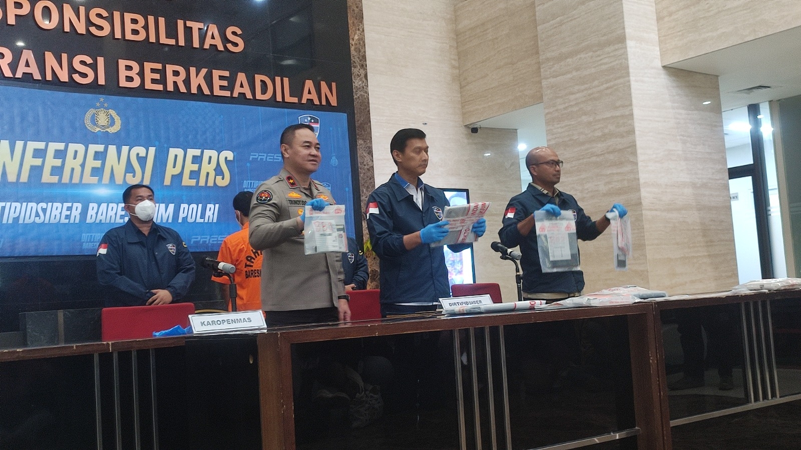 Guru Honorer SD di Banyuwangi Ditangkap Usai Jual Data BKN hingga Raup Rp121 Juta