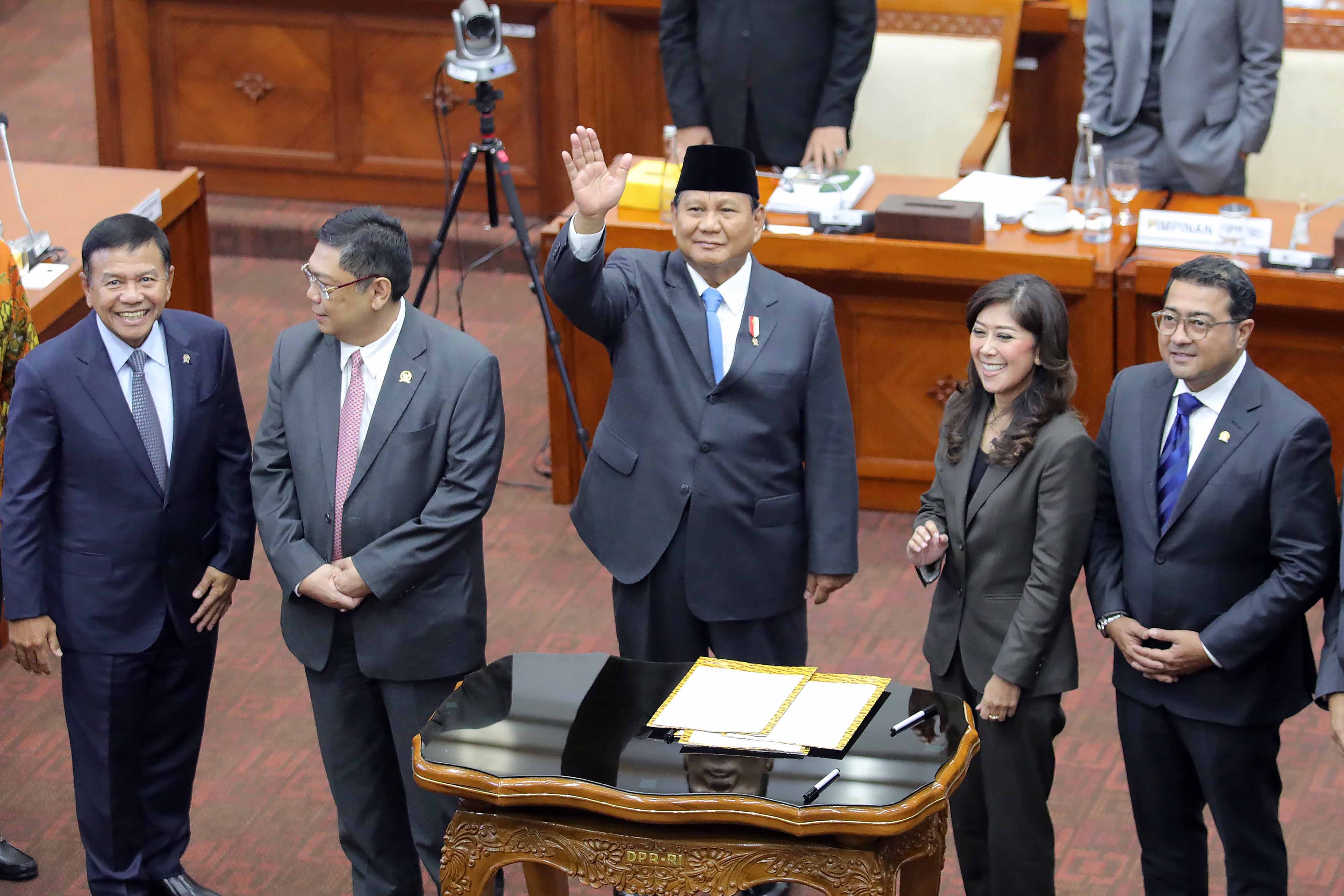 Rapat dengan Komisi I DPR, Prabowo Pamit sebagai Menhan: Tugas Lebih Besar Menunggu Kita