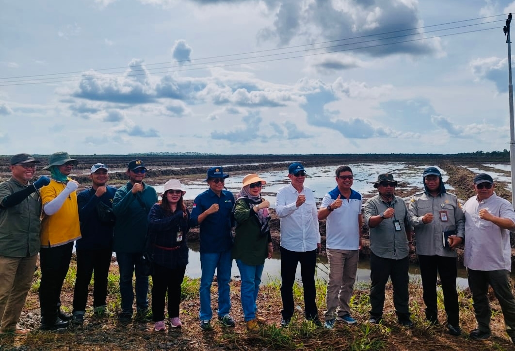 Dukung Pertanian Modern di Dadahup, Kementan Dampingi Alumni dan Petani Milenial