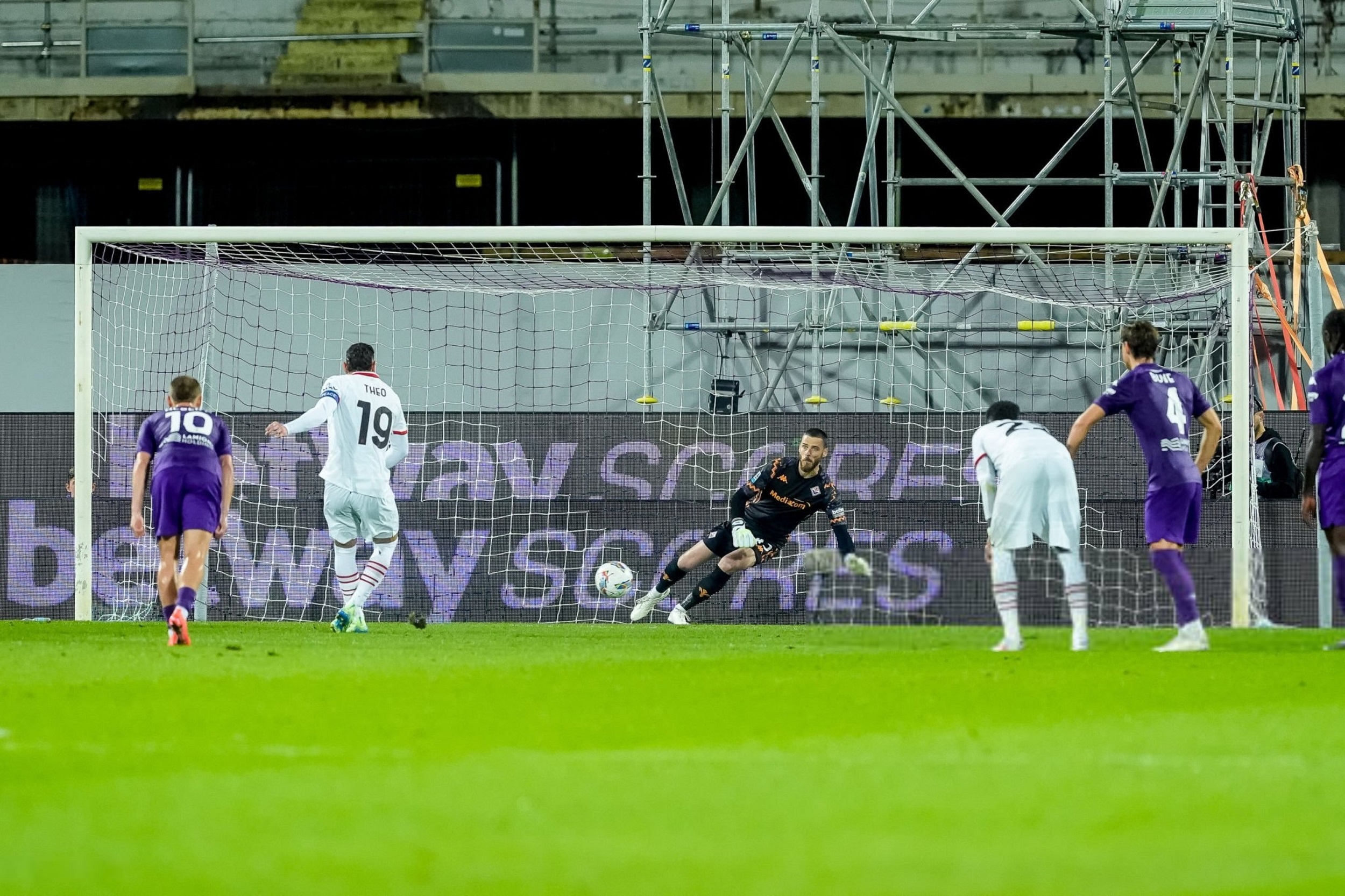 Serie A Dipenuhi Penalti Kontroversi, Penggunaan VAR di Italia Dianggap Berlebihan