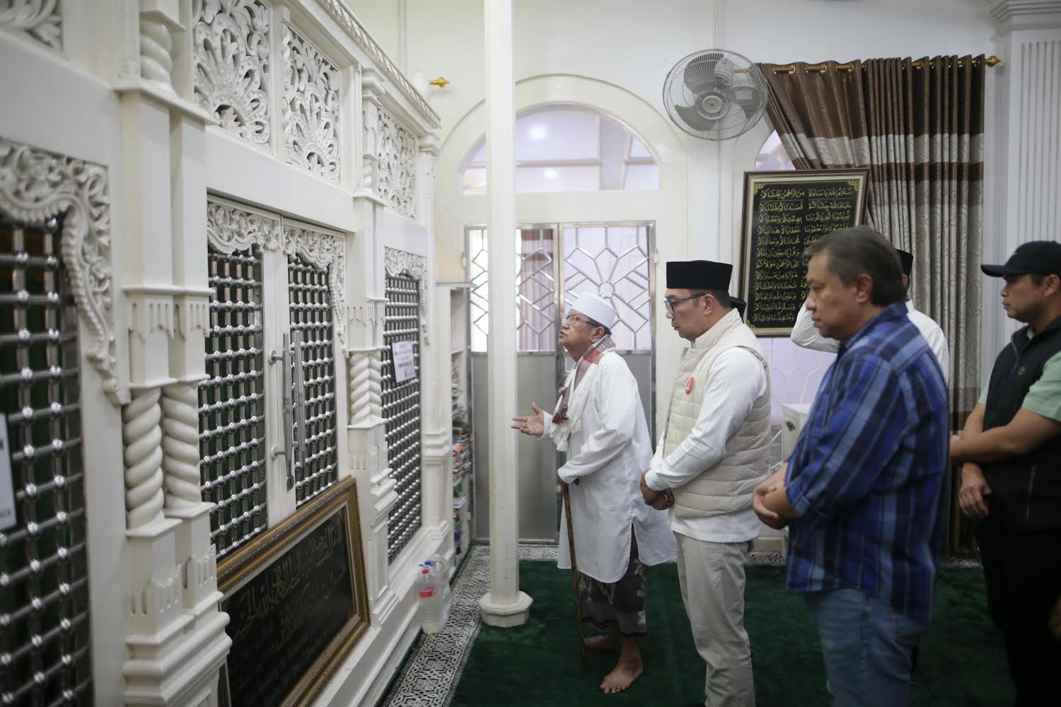 Ridwan Kamil Ziarah ke Makam Habib Husein, Serap Aspirasi Warga Luar Batang