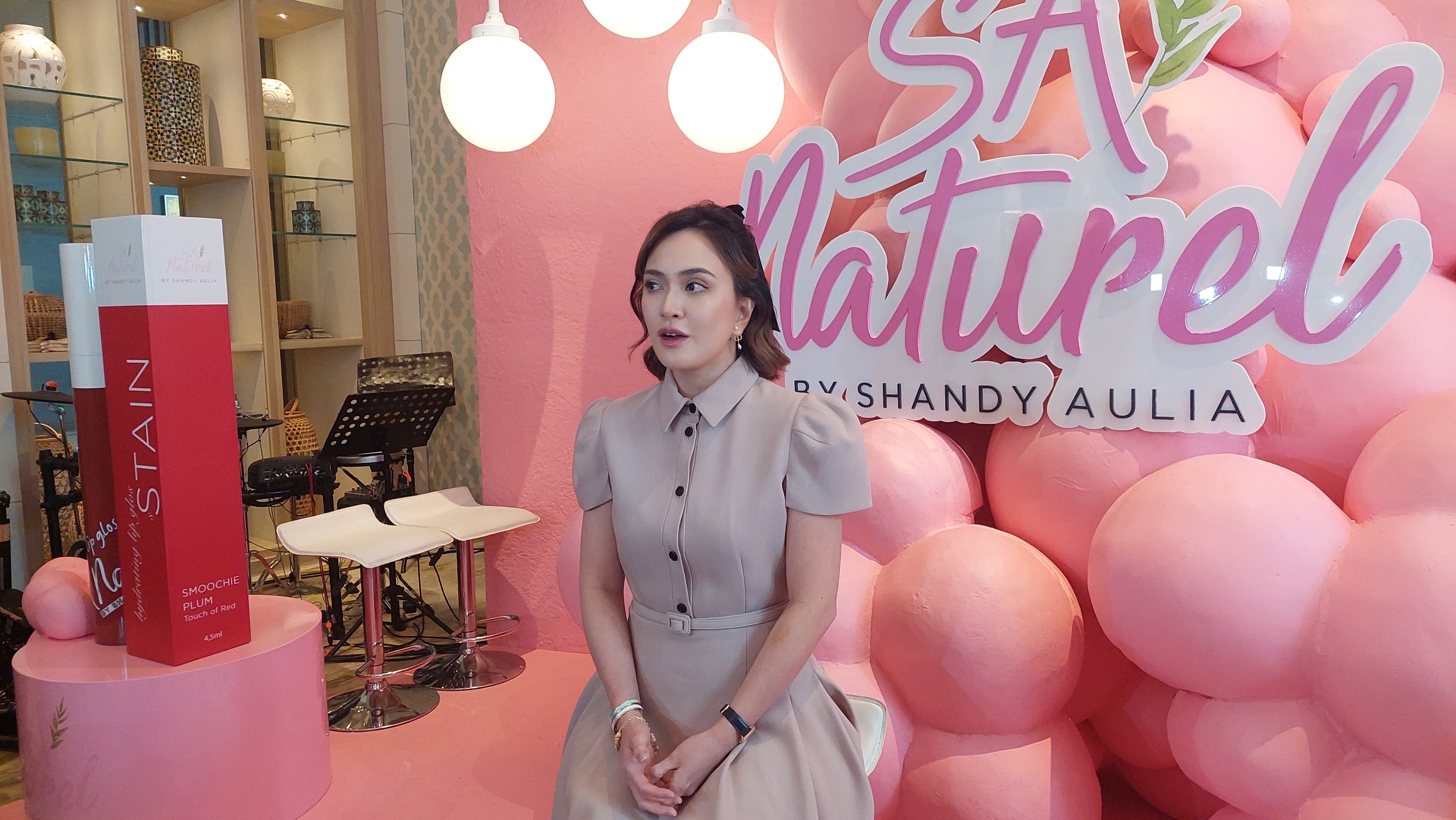 Bisnis Berkembang, Shandy Aulia Hadirkan Hydrating Lip Stain