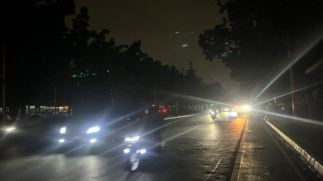 Lagi Melintas, Pengendara Motor Kaget Jakarta Tiba-tiba Gelap