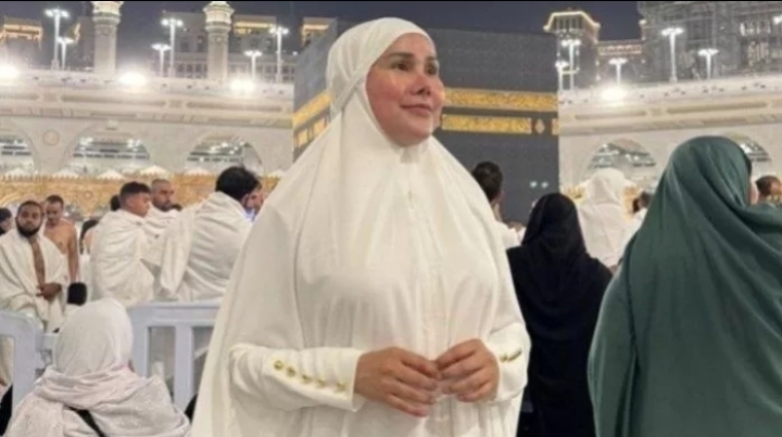 Isa Zega Transgender Umrah Pakai Hijab: Bolehkah Transgender Menggunakan Hijab Menurut Islam?