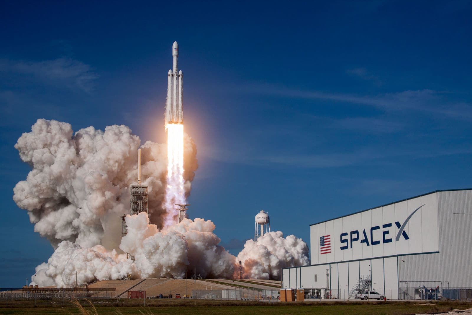 SpaceX Dipatok Valuasi Rp13,3 Triliun, Rencana IPO 2026 Makin Menguat
