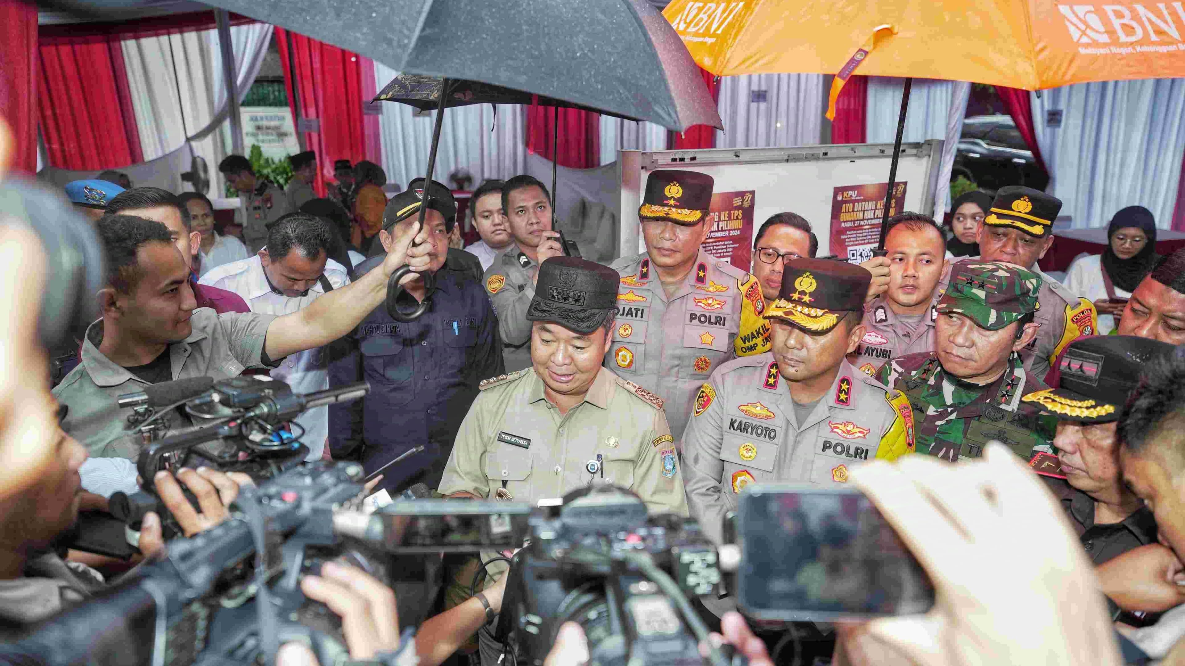 Pj Gubernur DKI Jakarta Tinjau Kesiapan TPS Jelang Pelaksanaan Pilkada 2024