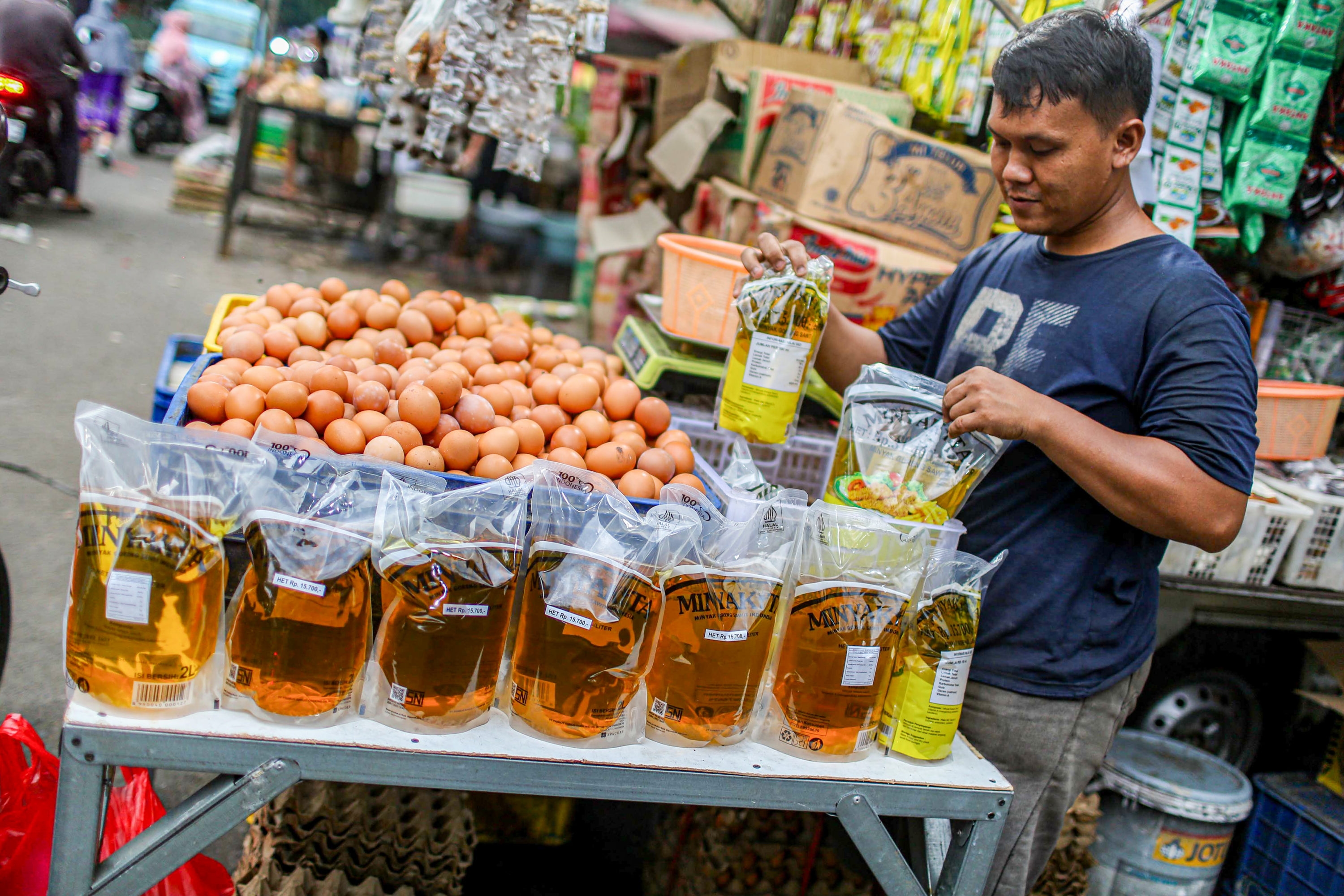 Pemerintah Pastikan HET Minyakita Tetap Rp15.700 per Kg