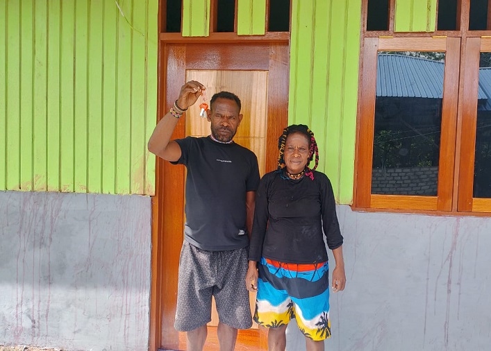 Program CSR PT Kristalin Serahkan Bantuan Rumah ke-27 untuk Warga Desa Nifasi