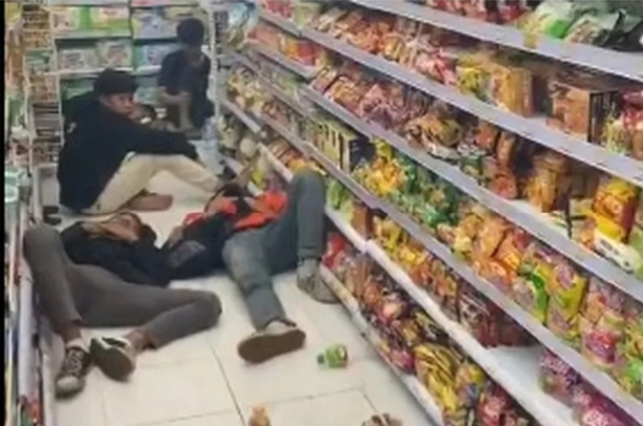 Viral Komunitas Motor CB Makan hingga Tiduran di Minimarket, Apa Respons Islam atas Kejadian Ini?