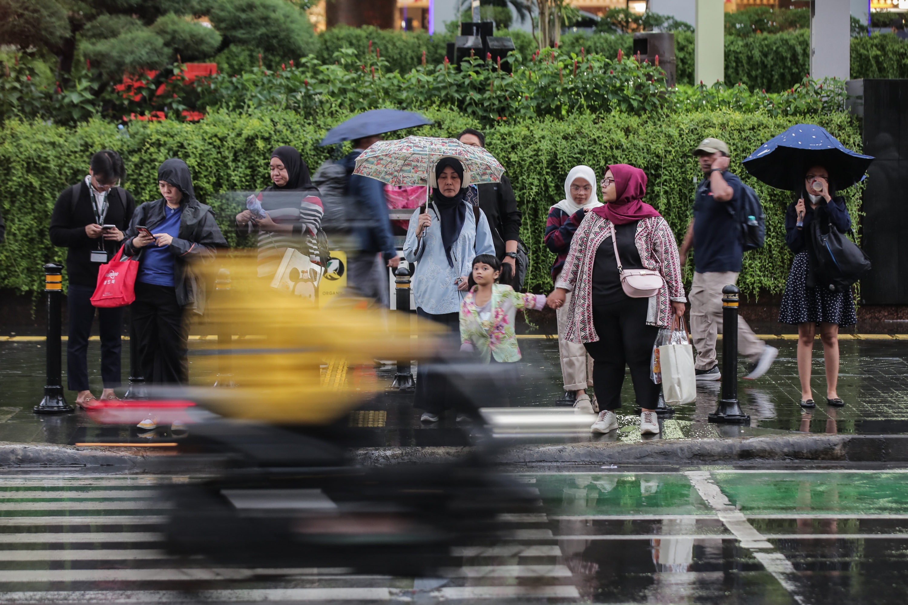 Jakarta Turun Hujan dengan Intensitas Ringan di Senin Siang dan Sore