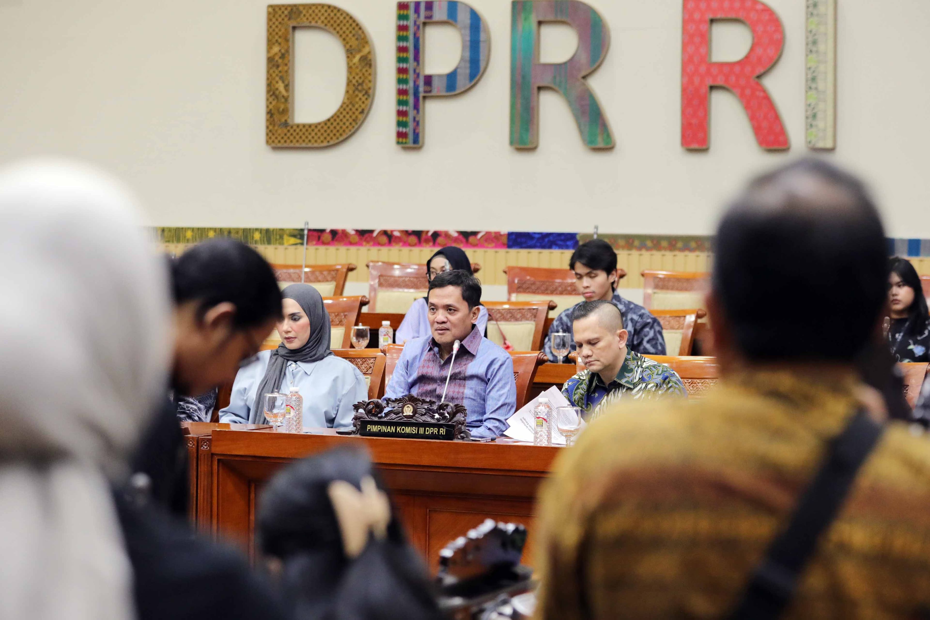 DPR Targetkan RUU KUHAP Baru Berlaku Bersamaan dengan KUHP pada 2026
