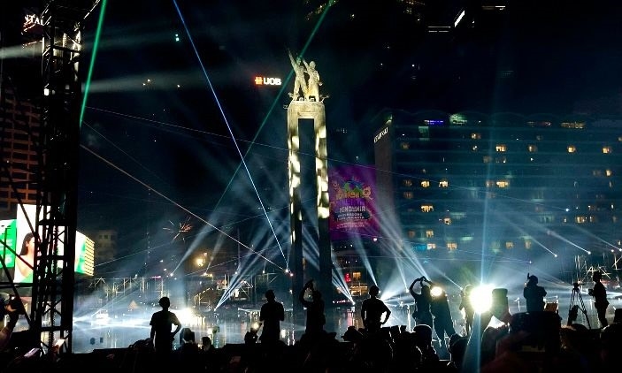 Atmosfer Kebersamaan Warga Jakarta Menyambut Tahun Baru 2025