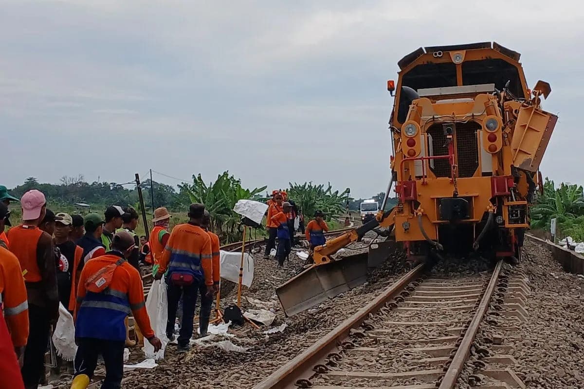 Jalur Rel di Grobogan Terputus Imbas Banjir, 29 Perjalanan KA Dialihkan