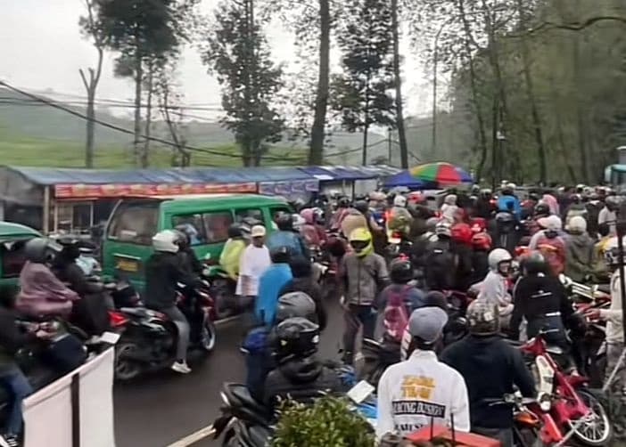Wisatawan Rela Antre Berjam-jam demi Liburan di Ciwidey