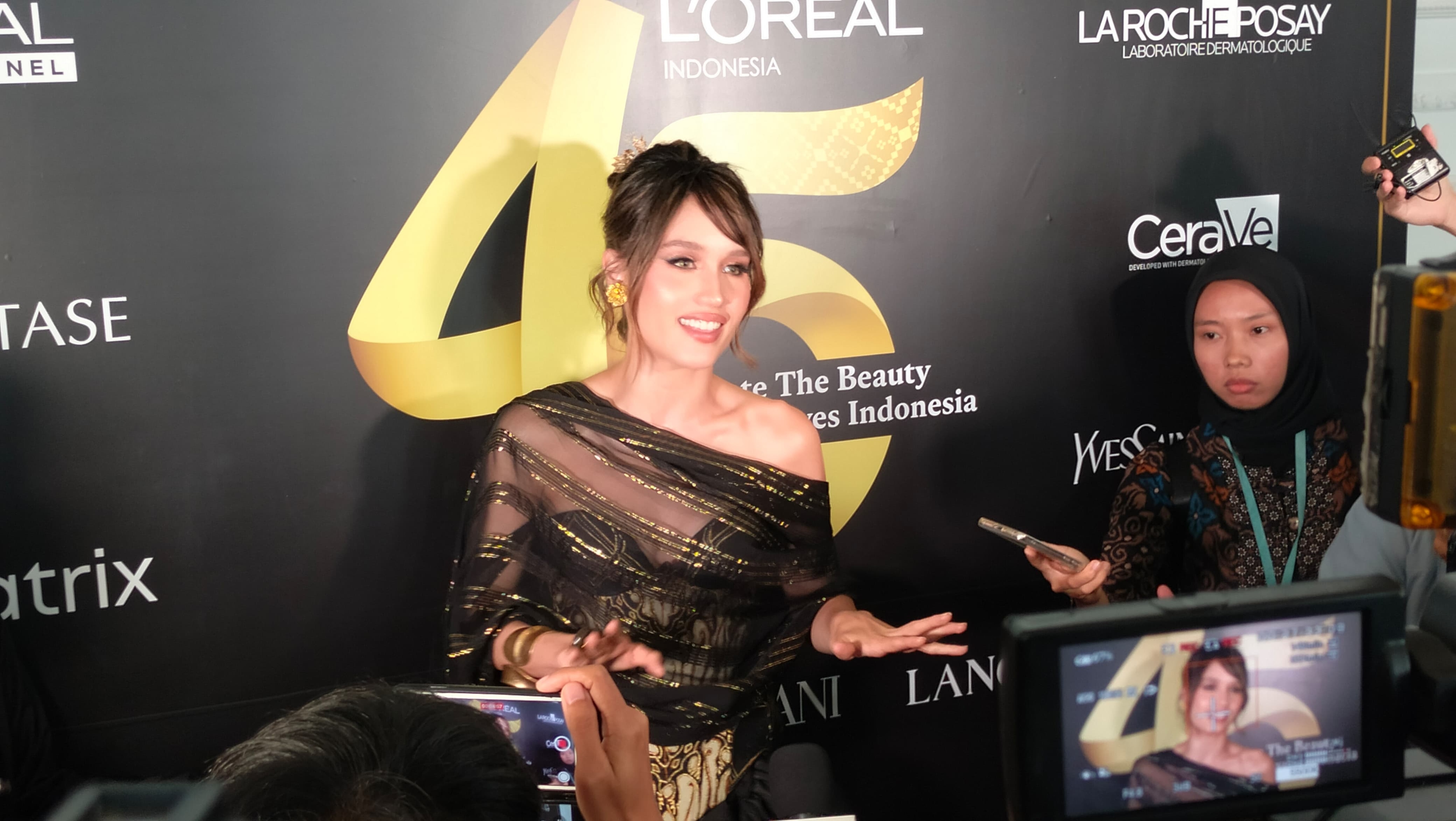 Cinta Laura Rayakan 18 Tahun Berkarier bersama Fans, Pungut Sampah hingga Berlibur