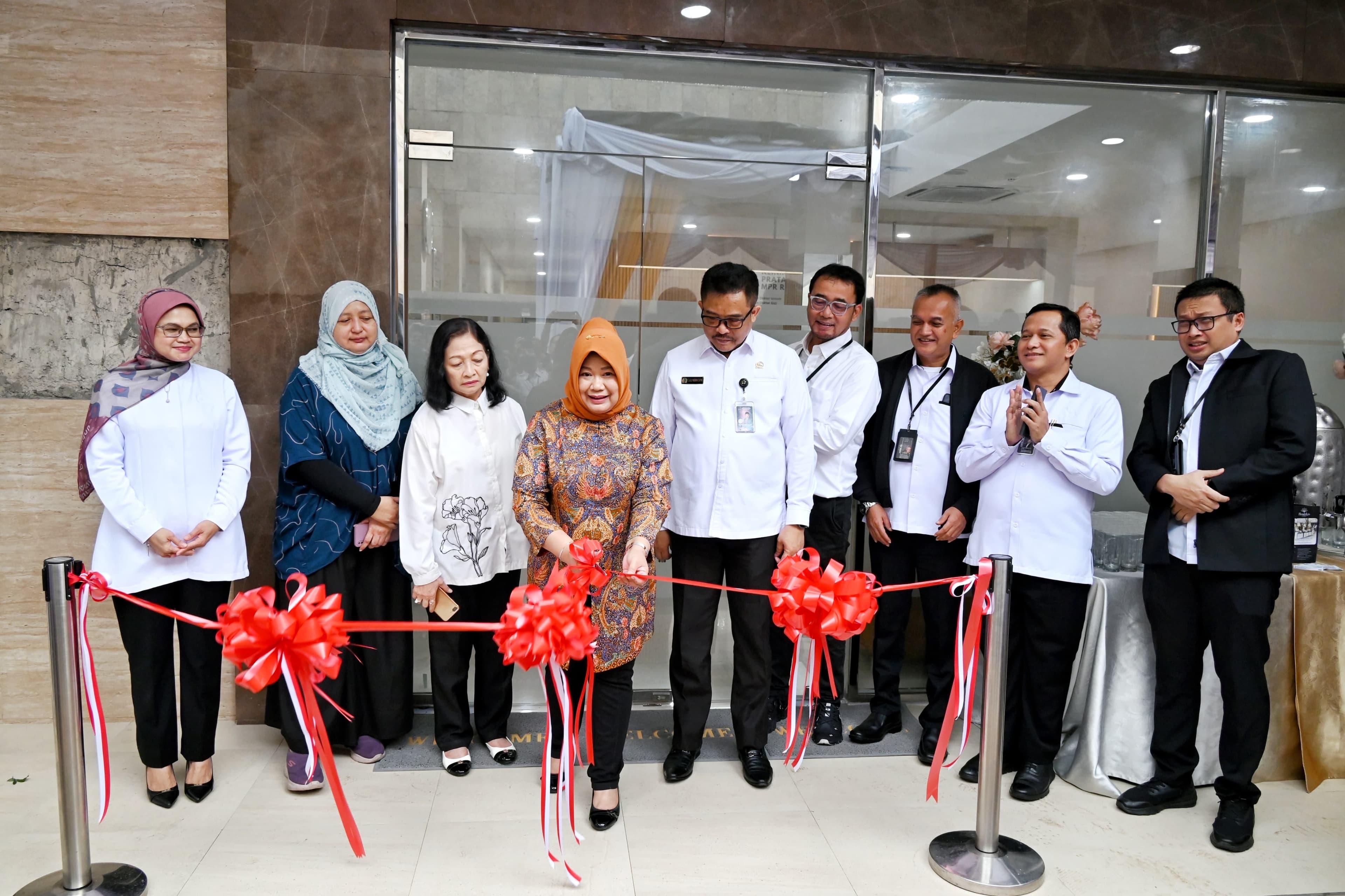 Sesjen MPR RI Siti Fauziah Resmikan Klinik Pratama MPR RI