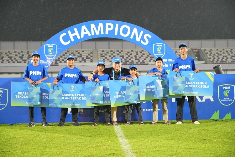 PNM Dukung Mimpi Anak Nasabah Mekaar Melalui Beasiswa Sekolah Sepak Bola