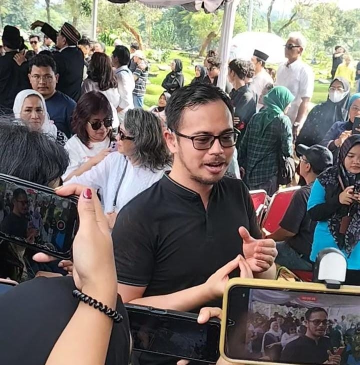 Tahu Ayah Meninggal Dunia, Surya Sahetapy Sempat Linglung