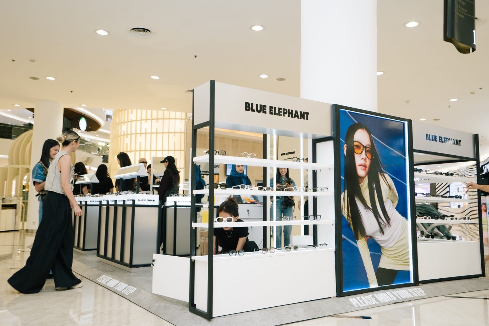Blue Elephant Hadirkan Pop-Up Store Perdana di Indonesia, Gandeng Kick Avenue dan KREAM