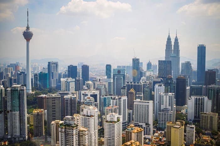 Alasan Indonesia Enggan Membawa Kasus Sengketa Batas Wilayah Ambalat ke Mahkamah Internasional adalah?