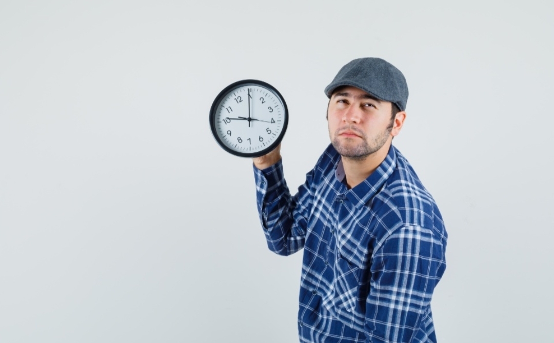 Perbedaan AM dan PM dalam Penulisan Waktu Bahasa Inggris, Beserta Contohnya