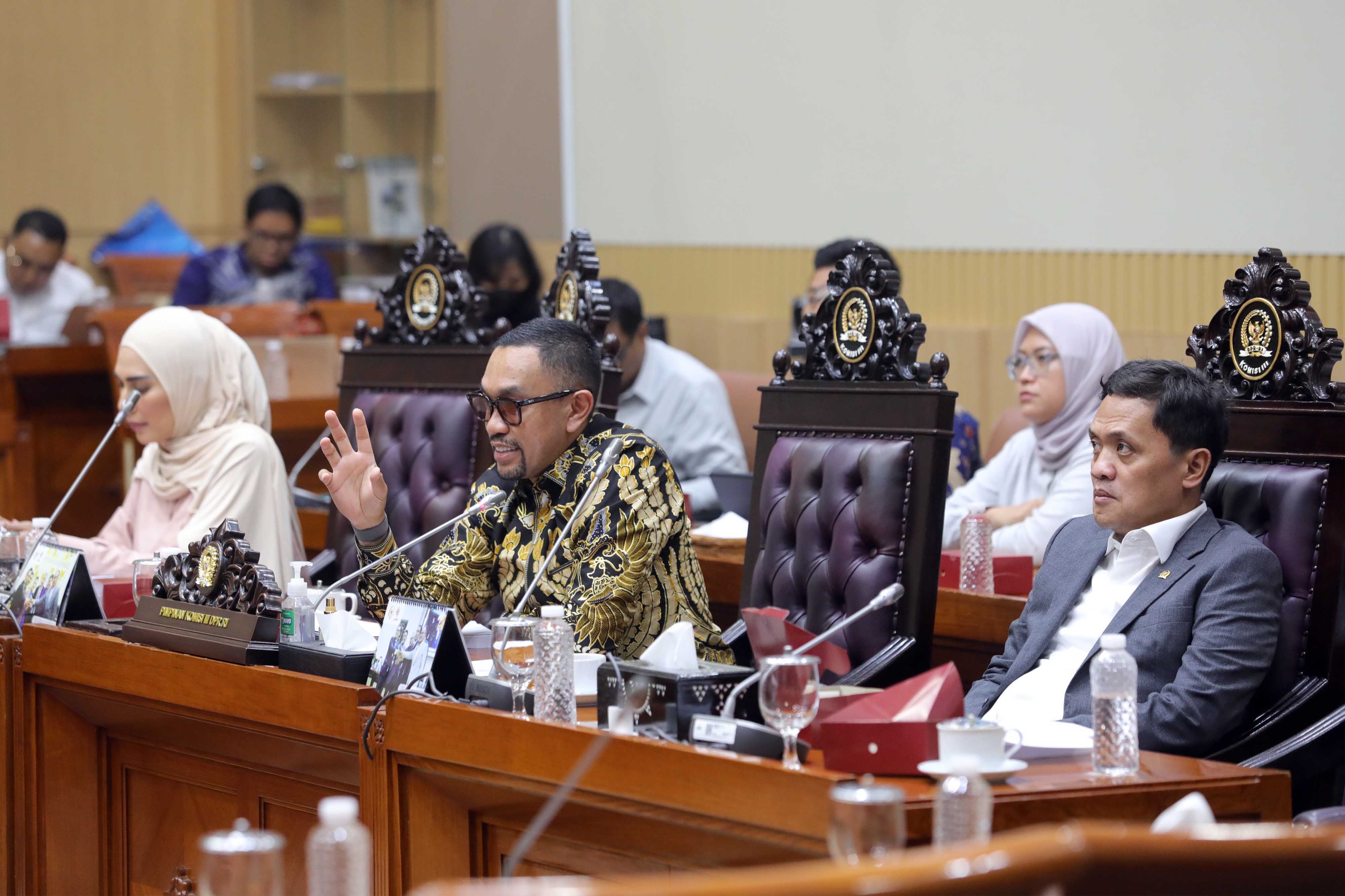 Ahmad Sahroni Desak Polisi Bongkar Grup FB Fantasi Sedarah: Jangan Tunggu Fantasi Jadi Aksi Nyata