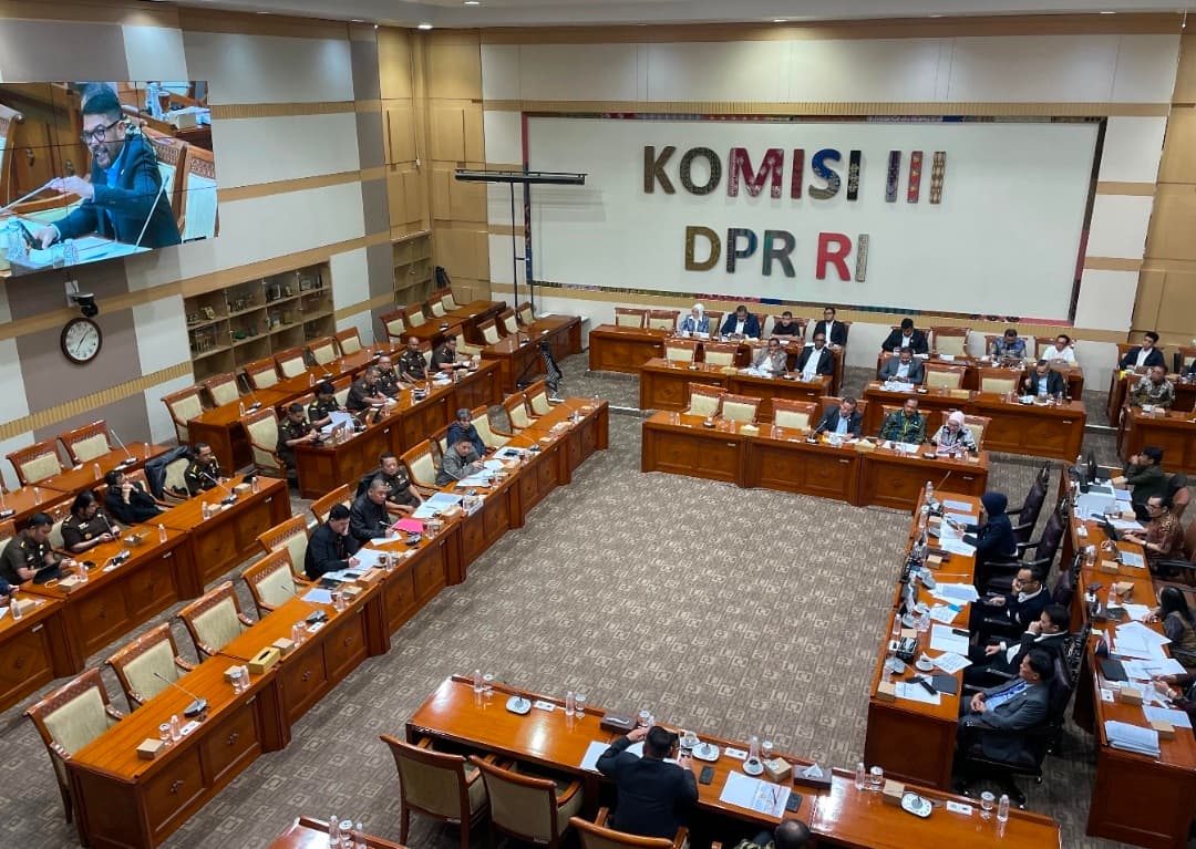 DPR Cecar Jampidsus Soal TNI Jaga Kejaksaan: Apa Ada Ancaman Sehingga Harus Dijaga?