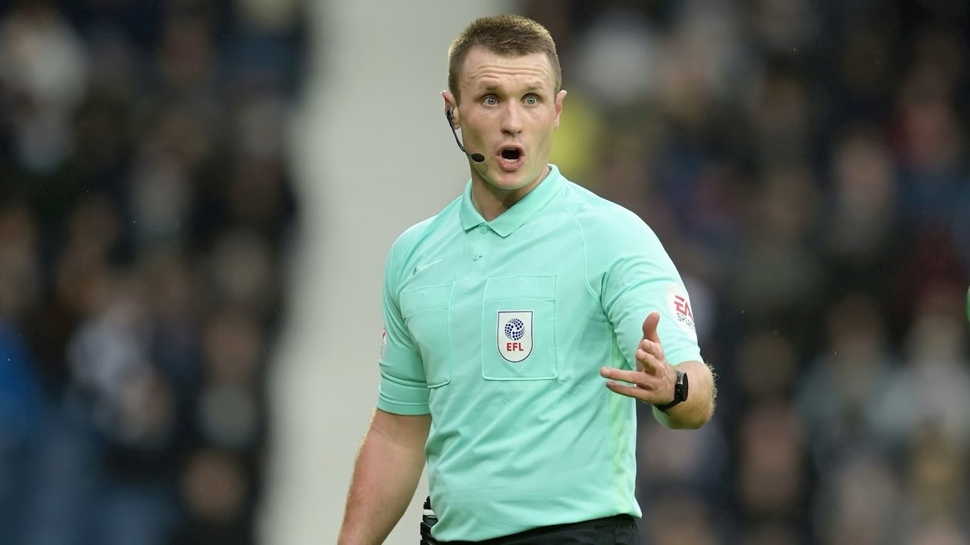 Keputusan Wasit Unggulkan Manchester United pada Pertandingan Lawan Aston Villa