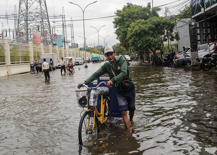 Dua RT di Kelurahan Pluit Masih Terendam Banjir Rob