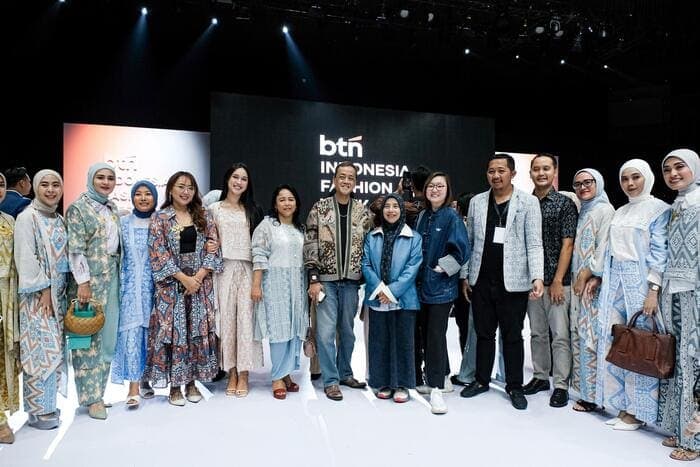 Rasakan Elegansi Tropis, Cap Bali Hadirkan Koleksi ‘Tropical Peacock’ di Panggung IFW 2025