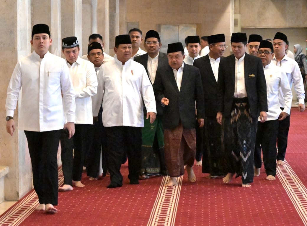 Prabowo dan Jusuf Kalla Salat Iduladha di Masjid Istiqlal