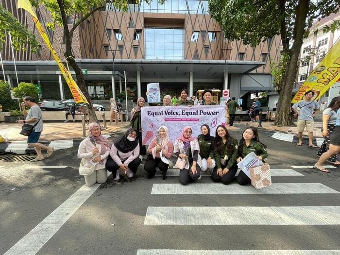 Mahasiswa Informasi dan Humas UNDIP Bersama Girl Up UNNES Kampanyekan Kesetaraan Gender Lewat GenLead di CFD Simpang Lima