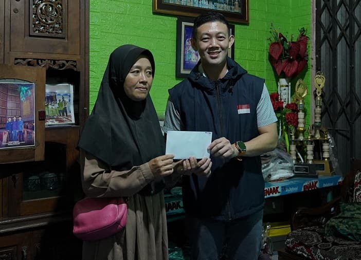 Berkah Iduladha, Tangan Dermawan Suhandy Lunasi Utang Ibu Aisyah