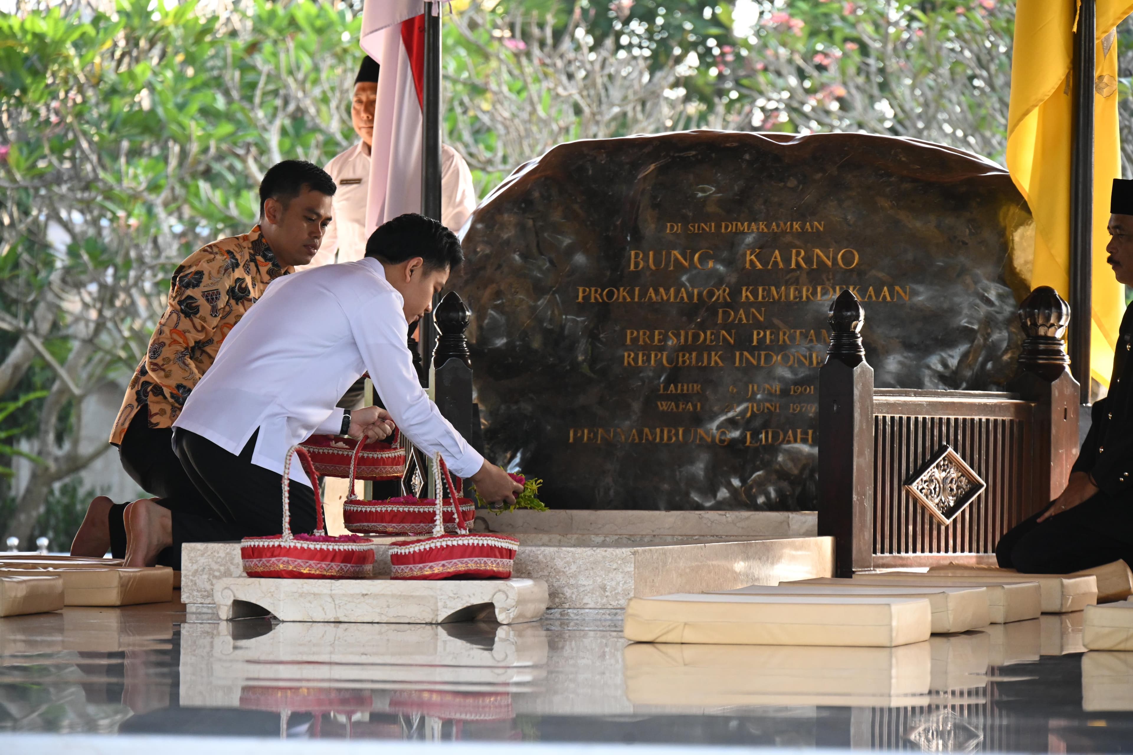 Gibran Ziarah ke Makam Bung Karno Tak Hanya Agenda Formal, Tapi Bukti Penghormatan