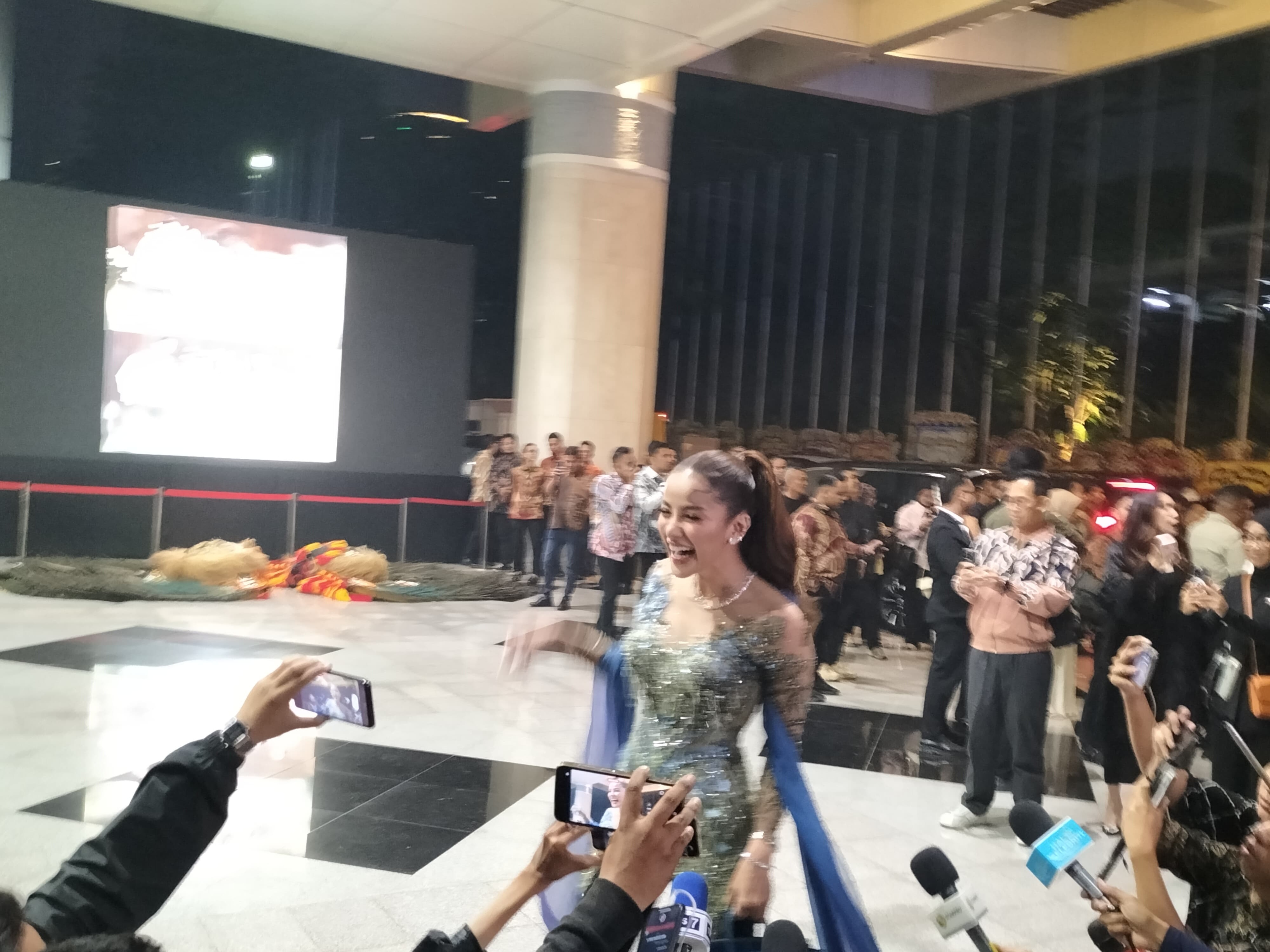 Dihujat Lepas Hijab dan Makin Terbuka Pakaiannya, Olla Ramlan Santai