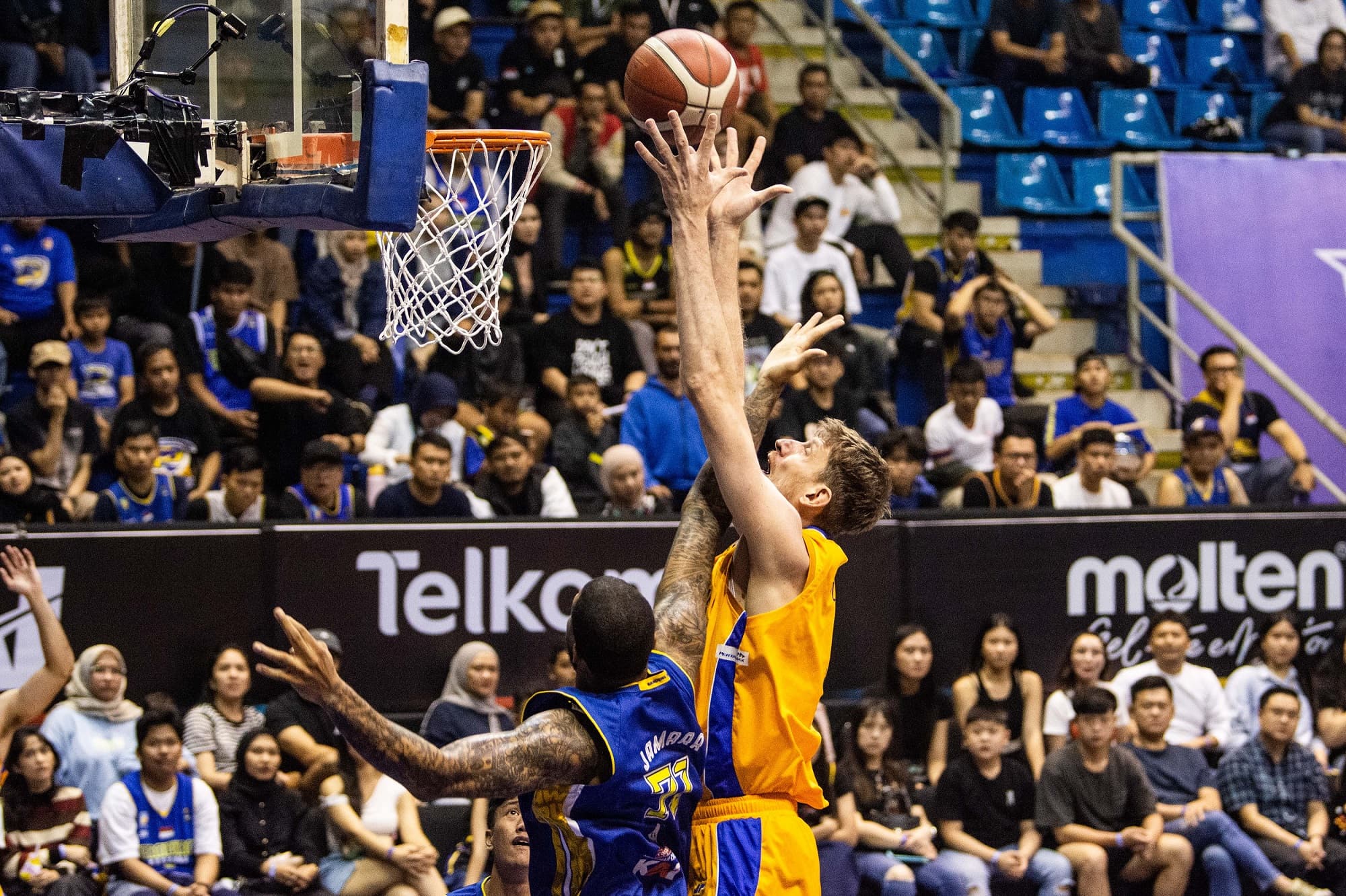 Play-off IBL: Satria Muda Amankan Game Pertama di Kandang Prawira Bandung