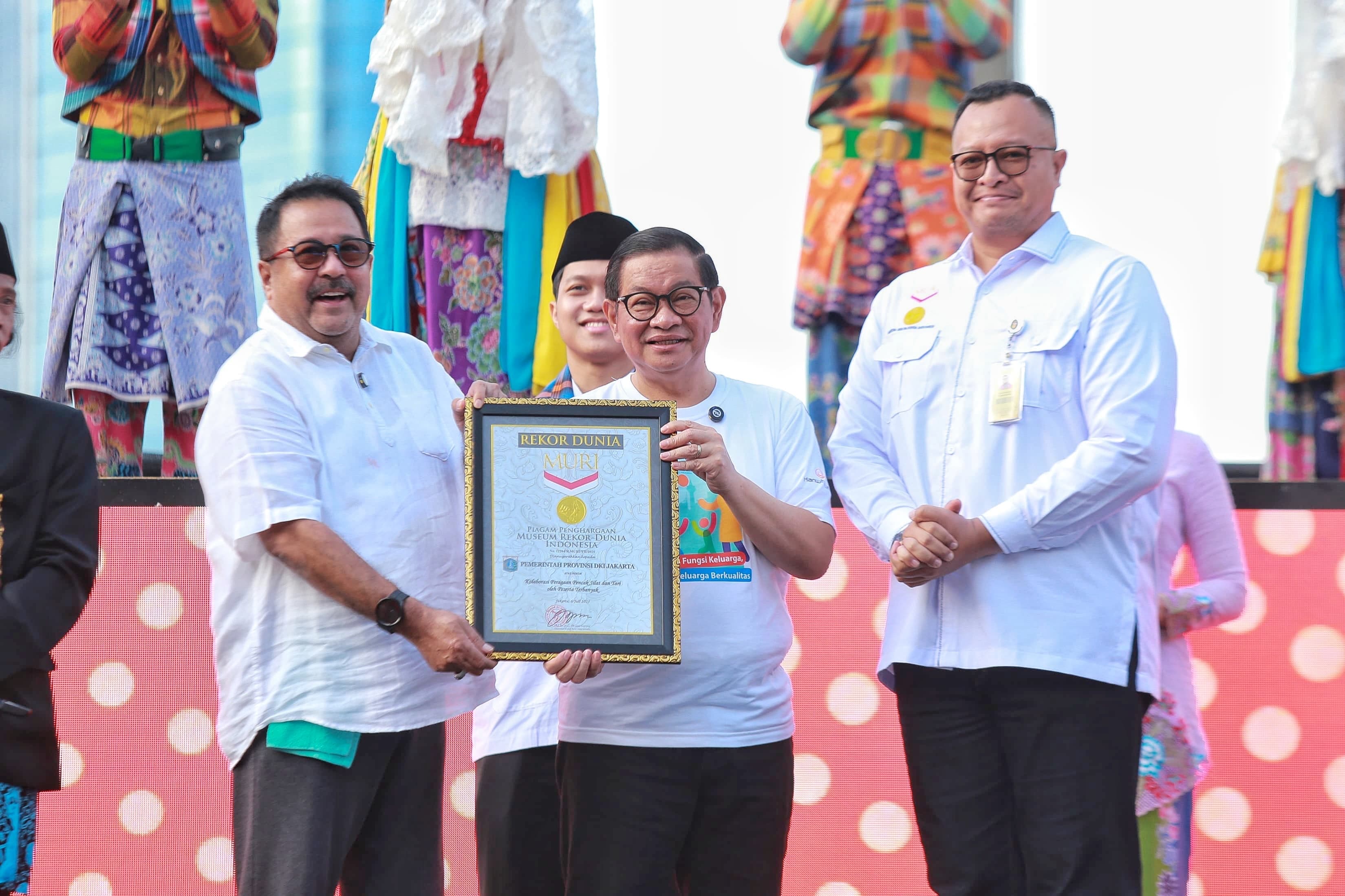 Gelaran 'Jakarta Dalam Warna' Cetak Rekor Muri, Libatkan 5.000 Pendekar Silat dan 2.000 Penari Betawi
