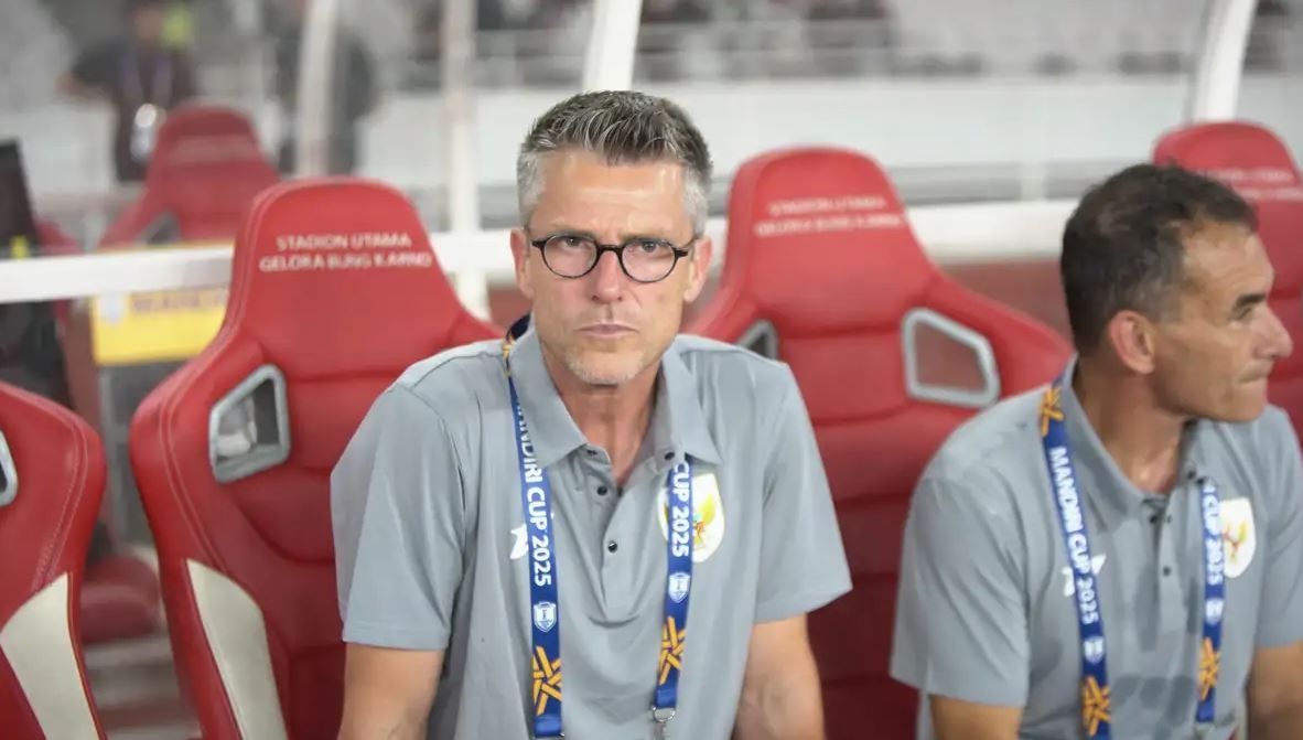 Setelah Gerald Vanenburg, Kini Frank Van Kempen Kritik Regulasi 11 Pemain Asing di Super League