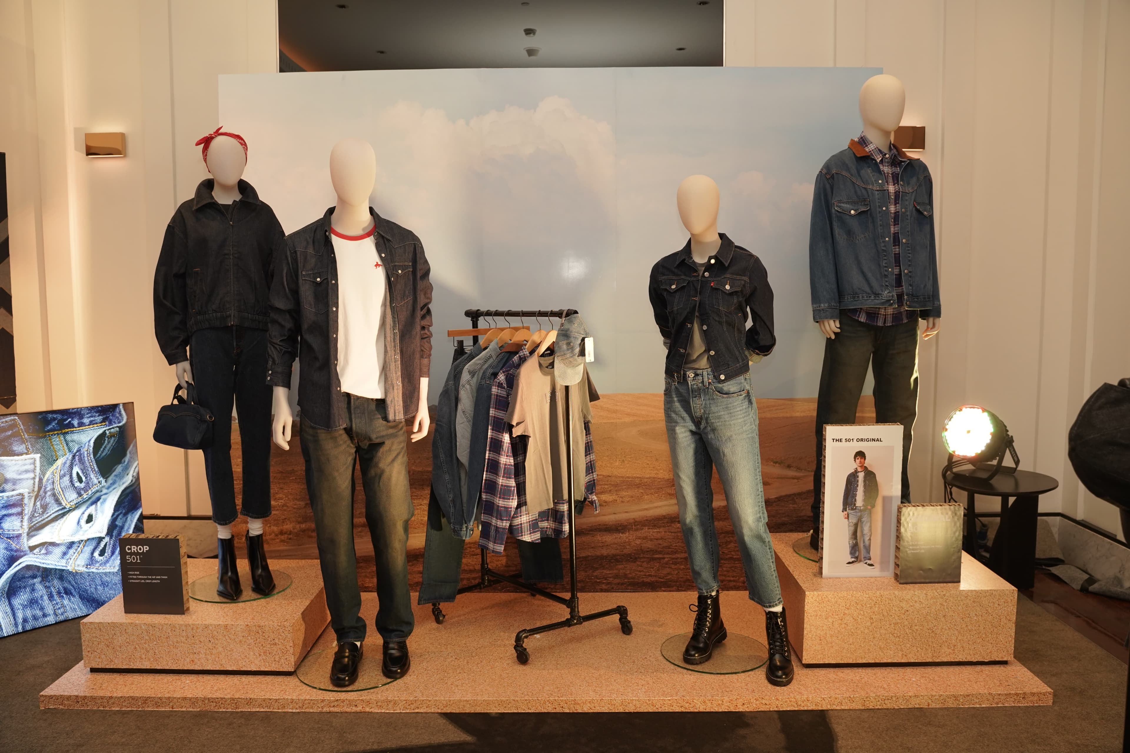 Levi's Kenalkan Koleksi Terbaru untuk Penghujung Tahun 2025: Perpaduan Gaya Ikonik dan Trendy