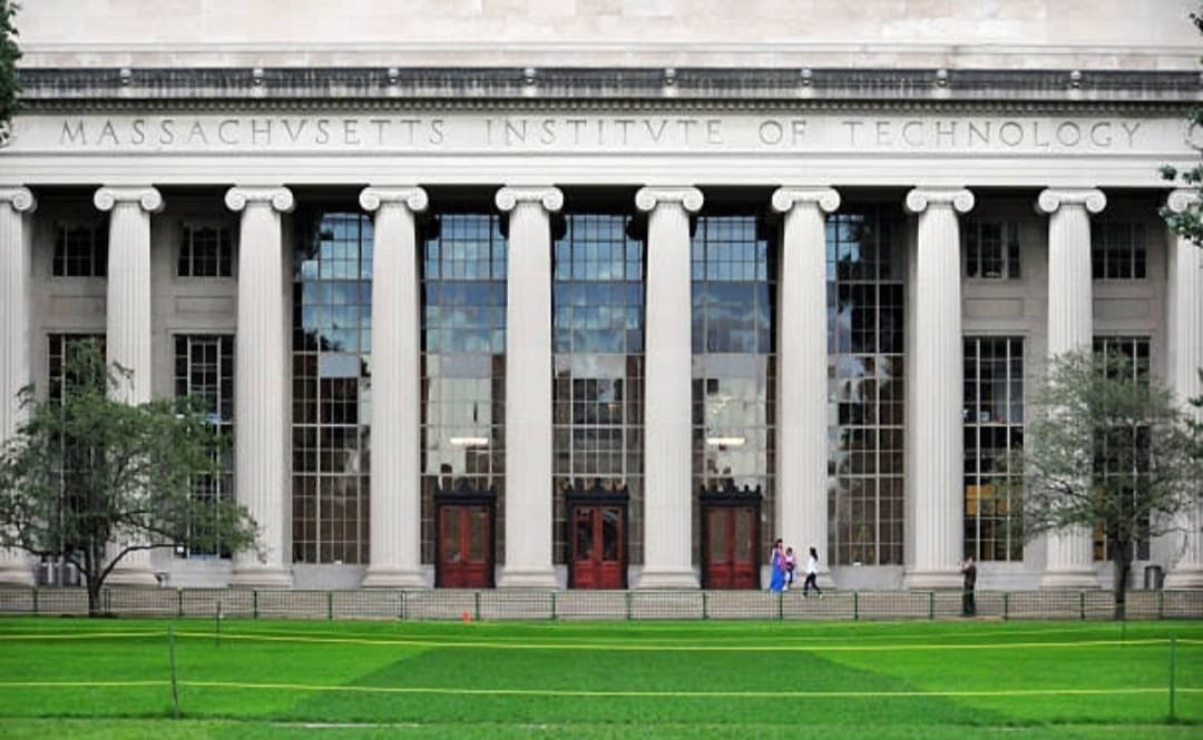 Kampus Terbaik Dunia Tahun 2025: Mana yang Masuk Daftar QS World University Rankings?