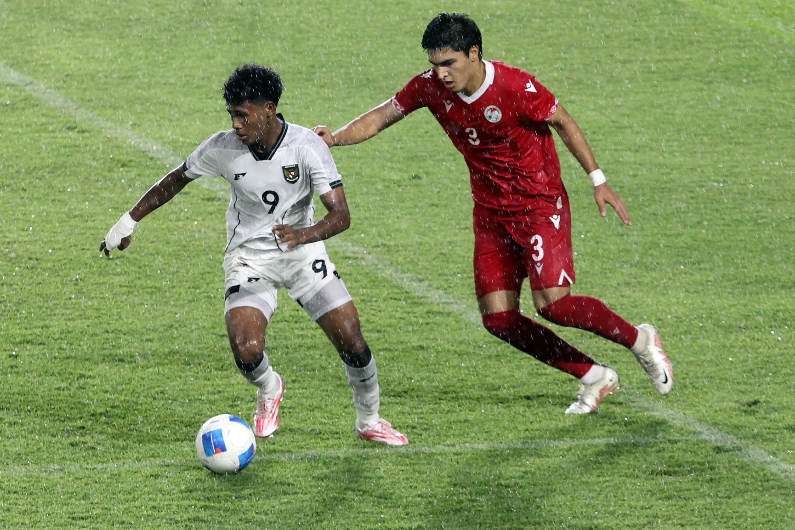 Timnas Indonesia U-17 Ditahan Imbang Tajikistan, Nova Arianto Soroti Fokus di Menit Akhir