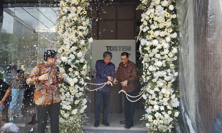 Tostem Studio Alam Sutera Resmi Dibuka, Pengalaman Premium Jendela dan Pintu Aluminium dari Jepang