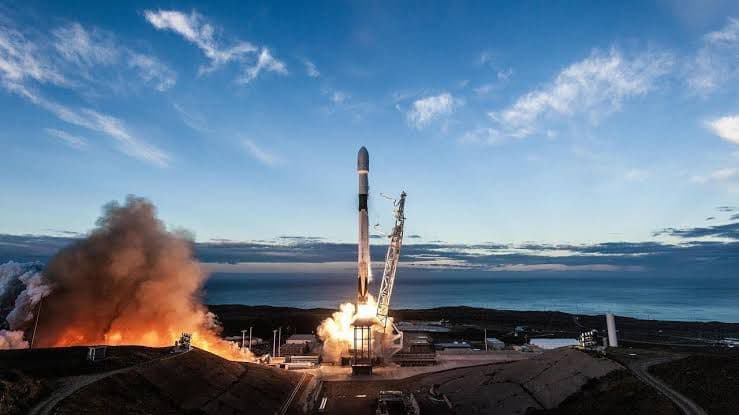 SpaceX Luncurkan 5 Ribu Pon Kargo ke ISS, Roket Falcon 9 Berhasil Mendarat di Laut