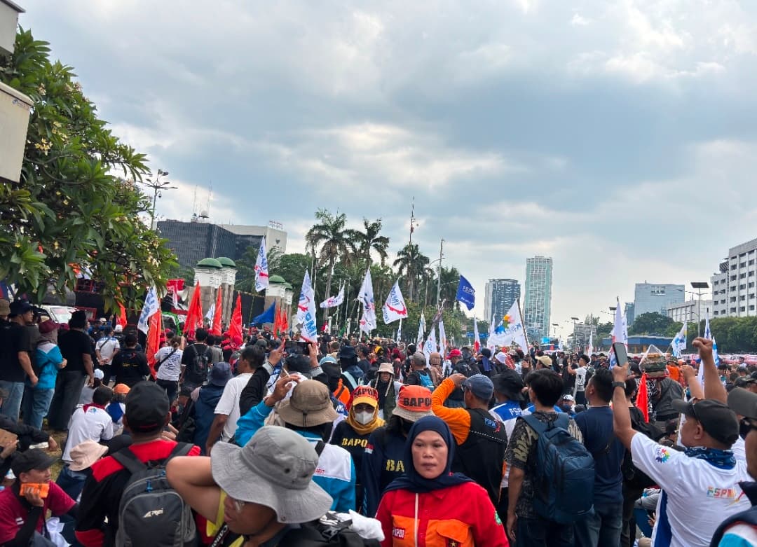 Sebanyak 74 Elemen Buruh Ikuti Aksi di DPR, Singgung Kesenjangan Gaji DPR dan Buruh