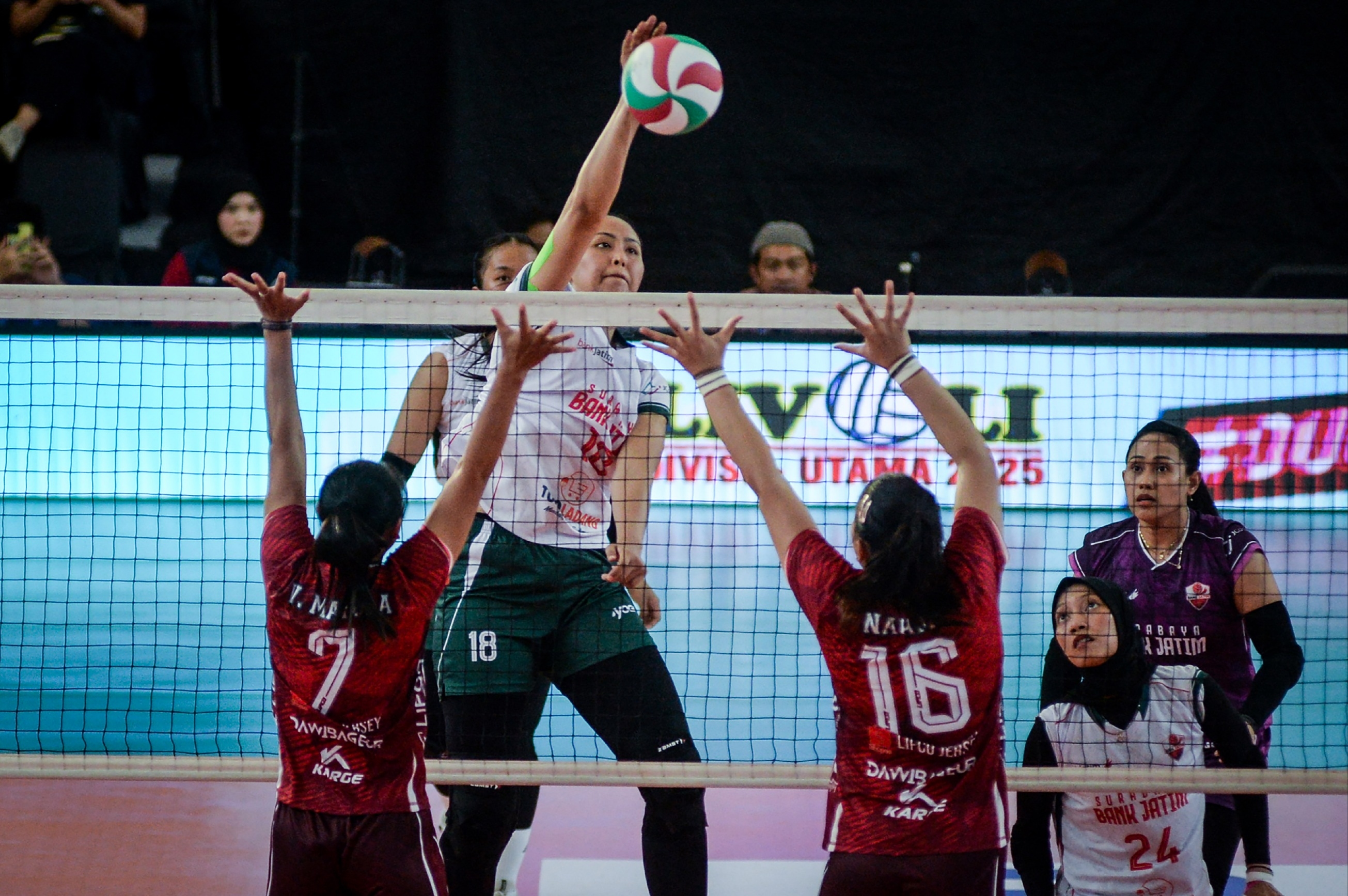 Livoli: Bank Jatim Dipaksa Main 5 Set Hadapi Tim Promosi Kharisma Premium, Rajawali Menang Telak