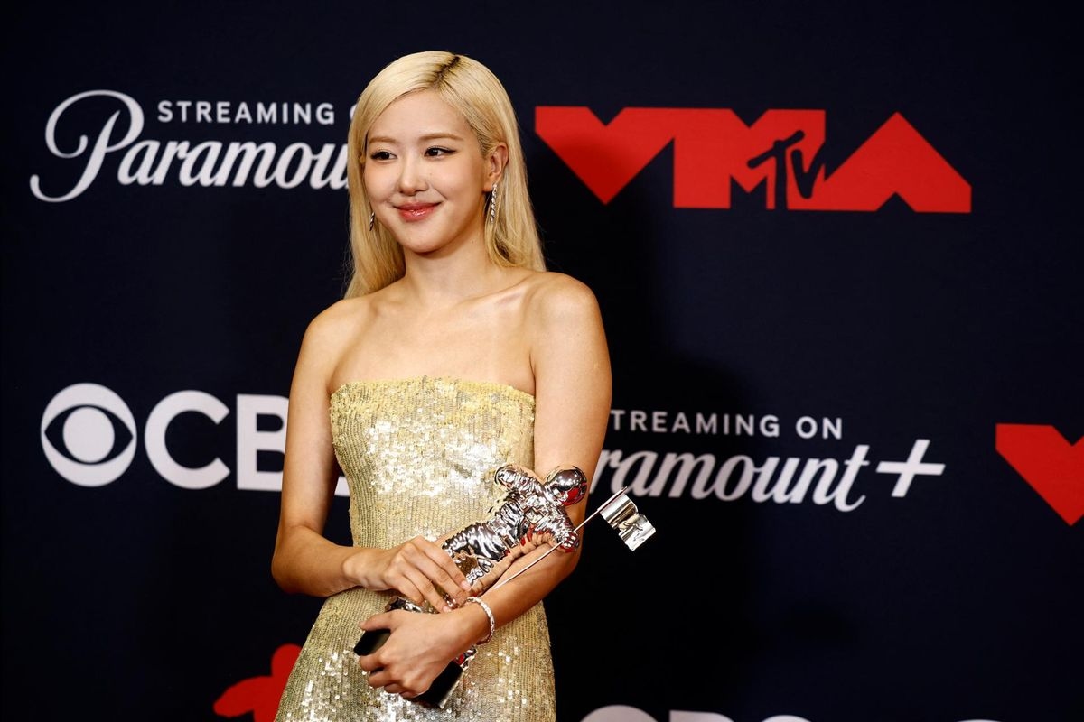 Rose BLACKPINK Cetak Sejarah di VMA 2025, Jadi Idol K-Pop Pertama Raih Song of The Year