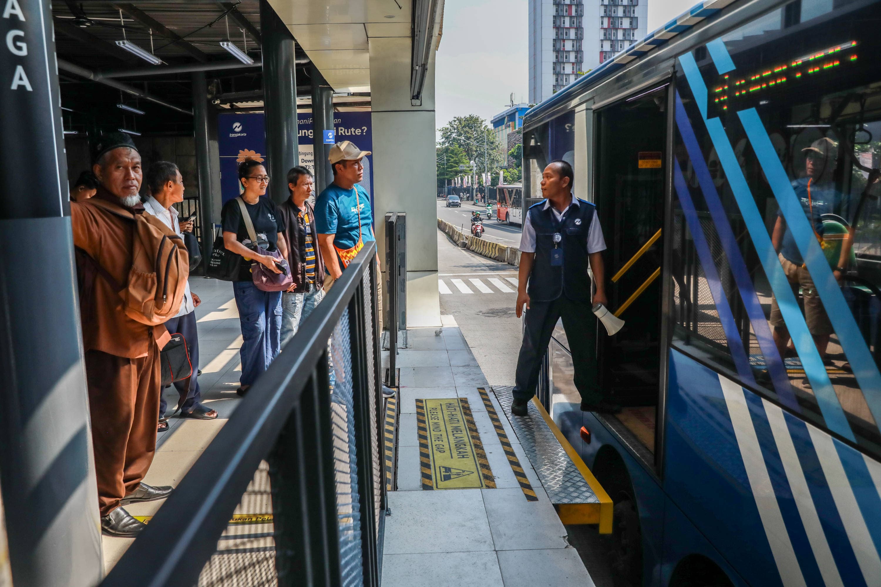 Transjakarta Tegas Tangani Kasus Pelecehan Seksual, Pelaku Terancam Dipecat!