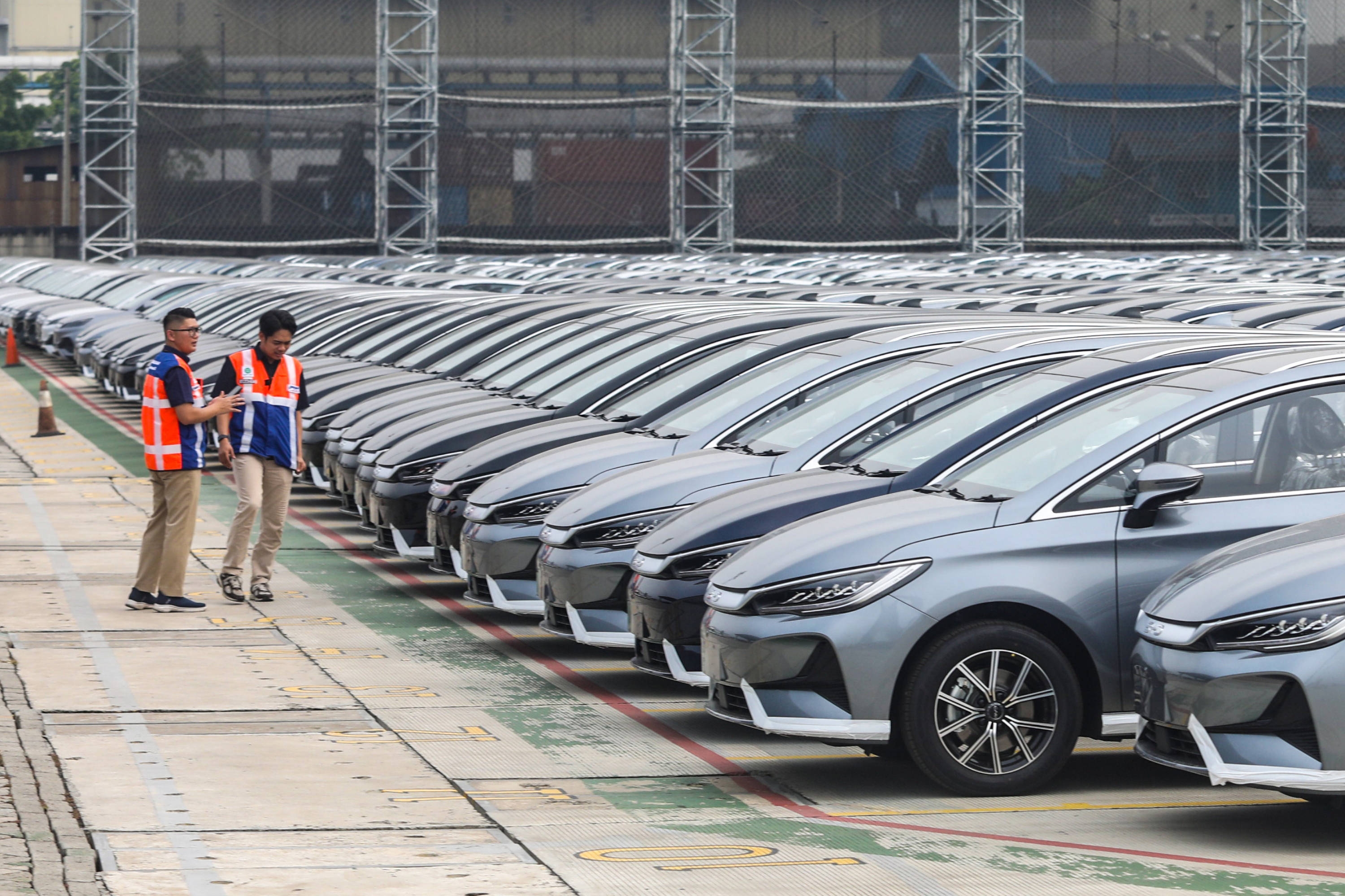 Tertarik Beli Mobil Listrik? Simak Dulu Kelebihan dan Kekurangannya!