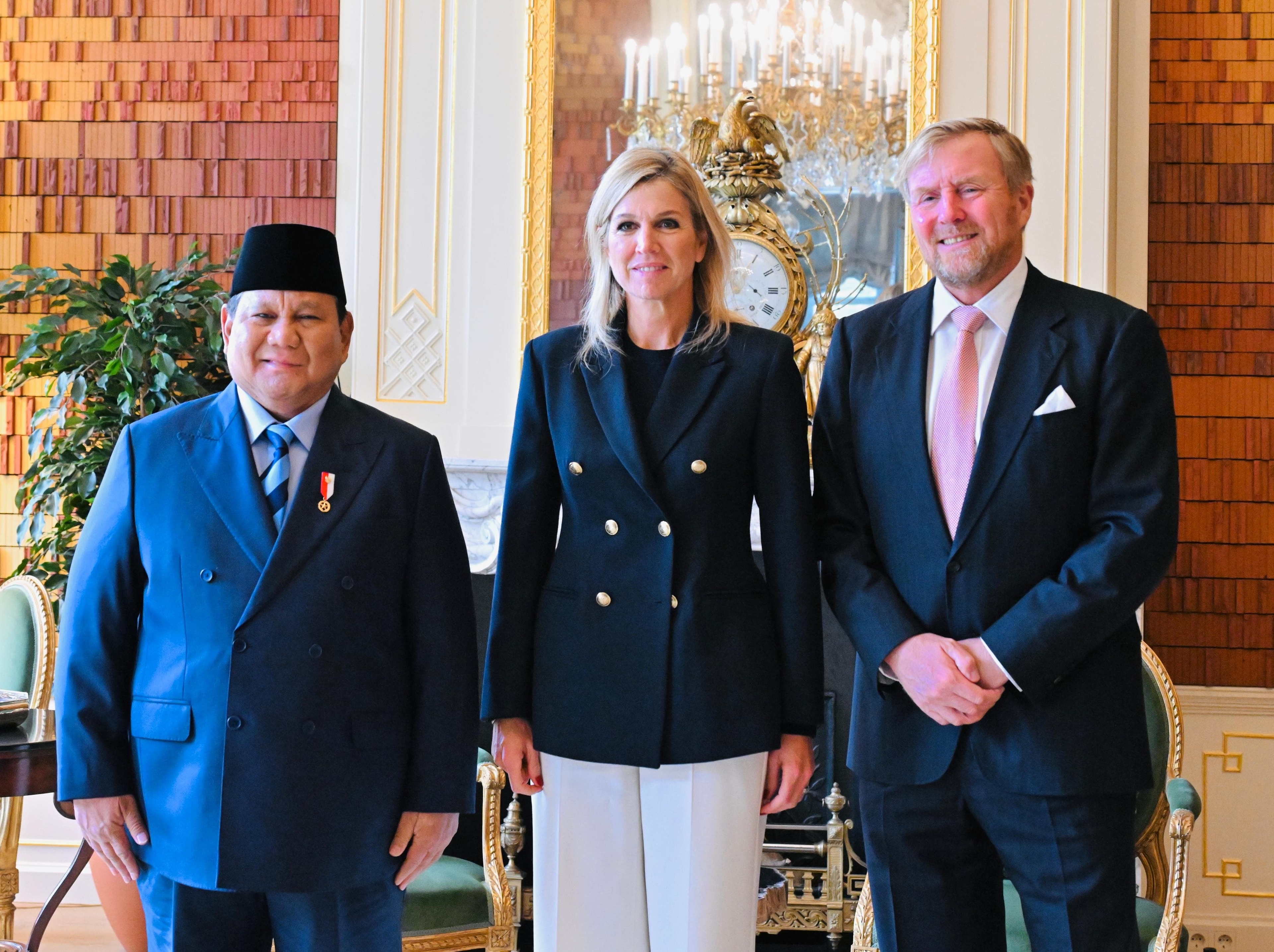 Momen Bersejarah, Presiden Prabowo Disambut Langsung Raja Willem-Alexander dan Ratu Máxima di Istana Huis ten Bosch