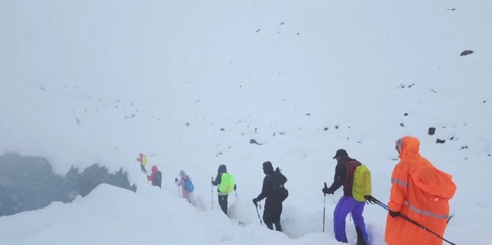 Pendaki Everest yang Selamat Ceritakan Perjuangan Melawan Hipotermia ketika Badai Salju